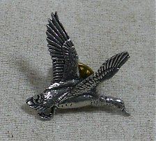Vários Pins em metal com motivos de caça